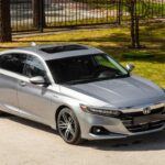 El Honda Accord es otro clásico en el mundo de los vehículos de alto kilometraje. Este sedán es conocido por su confort y su motor potente, lo que lo convierte en una excelente opción para los conductores que hacen viajes largos o los que necesitan un coche para el día a día.