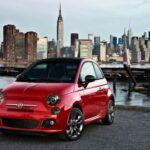 Alfa Romeo, aunque conocida por sus vehículos con un diseño apasionado y un manejo emocionante, ha tenido dificultades para generar ventas sustanciales en Estados Unidos. En 2024, Alfa Romeo vendió solo 8,857 unidades, una caída en comparación con 2023. A pesar de que la marca sigue siendo admirada por su diseño y dinamismo, la falta de una línea de productos sólida y su marketing limitado han dificultado su expansión. Con planes de introducir nuevos modelos eléctricos, Alfa todavía tiene la oportunidad de revivir, pero debe hacerlo rápidamente si quiere mantenerse competitiva en un mercado cada vez más saturado de marcas de lujo.