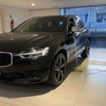 Volvo es conocida por su compromiso con la seguridad y la innovación, pero el XC60 PHEV (híbrido enchufable) no ha cumplido con las expectativas. A pesar de ser un modelo con excelentes características de seguridad, el XC60 PHEV ha tenido problemas continuos con el software y los sistemas eléctricos. Las versiones híbridas de Volvo han demostrado ser problemáticas en cuanto a su fiabilidad, y este modelo no es una excepción. Si bien es una opción atractiva para quienes buscan un híbrido, los problemas de fiabilidad siguen siendo un obstáculo importante.