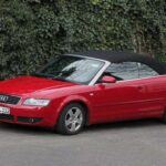 A pesar de que Audi se destaca por la fabricación de vehículos de lujo, el A4 no se encuentra entre los más fiables a largo plazo. Este modelo suele sufrir de problemas con la cadena de distribución y el turbo, además de un consumo excesivo de aceite. Con el tiempo, estos problemas pueden resultar en costosas reparaciones. Si eres un propietario de Audi A4, debes estar preparado para pagar una pequeña fortuna en mantenimiento y reparaciones a medida que pasan los años, lo que puede hacer que el coche pierda su atractivo como inversión a largo plazo.