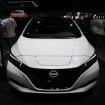 El Nissan Leaf, uno de los primeros vehículos eléctricos masivos en el mercado, tiene la triste distinción de ser el automóvil con mayor depreciación en el sector de los eléctricos. A pesar de ser pionero en su categoría, la tecnología y la plataforma del Leaf ya están bastante desactualizadas, lo que contribuye a una pérdida de valor del 64% tras cinco años. Aunque fue un avance en su momento, la falta de mejoras significativas y la aparición de modelos eléctricos más modernos y con mayor autonomía ha reducido su demanda en el mercado de segunda mano.