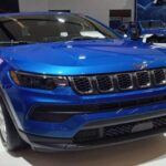 Jeep no se considera estrictamente una marca de lujo, pero su modelo Grand Cherokee Summit ha ganado popularidad en este segmento. Sin embargo, Jeep ha tenido problemas de construcción que afectan a su percepción como marca de lujo. Los propietarios han informado de un problema con la corrosión galvánica entre las bisagras de acero y las puertas de aluminio, lo que podría afectar la longevidad de los vehículos. Aunque Jeep sigue siendo conocida por su capacidad todoterreno y su robustez, estos problemas de construcción han hecho que algunos consumidores reconsideren su opción, especialmente aquellos que buscan un SUV de lujo sin problemas inesperados.