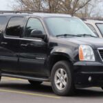 El GMC Yukon XL ocupa el sexto lugar, combinando tamaño y resistencia. A partir de $69,900, se basa en motores V8 probados, diseñados para ofrecer un rendimiento duradero, especialmente en tareas de remolque. Este SUV es ideal para familias grandes, pero su verdadera ventaja es la longevidad. Muchos modelos siguen siendo confiables después de una década de uso y varios ciclos de propiedad. Si buscas un SUV grande y robusto, el Yukon XL es una opción a considerar.