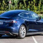 Producido en Fremont, California, el Tesla Model S representa la vanguardia tecnológica del automóvil estadounidense. Con gran autonomía, prestaciones propias de un superdeportivo y un alto contenido de componentes nacionales, es una inversión ligada al liderazgo eléctrico y a la innovación a largo plazo.