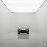 El Toyota Avalon, aunque no tan llamativo como otros modelos de lujo, es un secreto bien guardado. Este coche tiene un precio alrededor de los 38,000 dólares y ofrece asientos enormes y una cabina increíblemente silenciosa, brindando una conducción extremadamente suave. A menudo se considera el coche ideal para la jubilación, pero es mucho más que eso. Es un vehículo con todas las cualidades de un Lexus, pero con el sello de Toyota, lo que lo convierte en una opción perfecta para quienes buscan confort y fiabilidad sin ostentación.