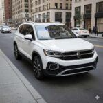 El Volkswagen Taos es un SUV subcompacto que ofrece actualizaciones interesantes para 2025, como un motor turboalimentado de 174 hp y una pantalla táctil de 8 pulgadas. Sin embargo, su fiabilidad deja mucho que desear con una calificación de 24 sobre 100. Los propietarios han informado de problemas como frenos que se atascan, fallos en el sistema de infoentretenimiento y cambios de marcha bruscos. A pesar de su diseño atractivo y su rendimiento urbano, los problemas mecánicos recurrentes hacen que sea una opción arriesgada.