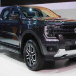 La reintroducción de la Ford Ranger en el mercado estadounidense ha sido todo un éxito desde su lanzamiento en 2019. Aunque es más pequeña que la F-150, la Ranger ha conquistado a los conductores con su manejo suave y su tamaño práctico. Esta camioneta compacta es robusta y confiable, y ofrece una gran utilidad para el trabajo diario sin las complicaciones de una camioneta más grande. Los conductores valoran su simplitud, su diseño funcional y su capacidad para cumplir con los requisitos de trabajo, lo que la convierte en una de las más queridas.