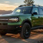 Compacto y aventurero. La versión Badlands Sasquatch incorpora amortiguadores Bilstein y modos de conducción G.O.A.T., optimizando el control en terrenos difíciles.