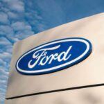 Ford es, sin duda, una de las marcas más representativas de la industria automotriz estadounidense. Con más de 100 años de historia, la marca del óvalo azul ha sido testigo de importantes avances tecnológicos y de diseño. Modelos como el Ford F-150 y el Ford Explorer son ejemplos de la fiabilidad que ha caracterizado a la marca durante décadas. Su durabilidad, resistencia y costos razonables de mantenimiento han hecho que Ford siga siendo una opción muy popular entre los conductores estadounidenses, tanto para vehículos familiares como para camionetas de trabajo.
