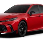 Con un 10,2% de probabilidad, el Camry Hybrid reafirma su estatus como uno de los coches más fiables del mercado estadounidense. Su historial de ventas, unido a una ingeniería probada, lo convierte en una apuesta segura. La última generación, completamente híbrida, ofrece consumos muy ajustados sin sacrificar durabilidad ni prestaciones.