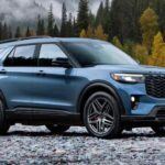 Con un precio inicial de $40,785, el Volkswagen Atlas es una de las opciones más asequibles en el mercado de SUV de tres filas. Aunque es el modelo más antiguo de esta lista, lanzado en 2017, ha recibido varias actualizaciones que lo mantienen competitivo. El Atlas SE básico cuenta con características como una pantalla táctil de 6.5 pulgadas, conectividad Apple CarPlay y Android Auto, y un diseño interior espacioso. Si prefieres un SUV que ofrezca un buen equilibrio entre precio y comodidad, el Atlas es una excelente opción para familias.