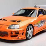 El Toyota Supra, con un precio inicial de $56,900, es un coche deportivo de alto rendimiento que ha sido aclamado por su diseño y capacidades en pista. Con un diseño inspirado en el mundo de las carreras y un motor potente, la Supra es un gran ejemplo de un coche que se disfruta al máximo durante un contrato de arrendamiento. Este modelo retiene el 82.15% de su valor después de tres años, lo que lo hace ideal para quienes desean disfrutar de un coche deportivo sin preocuparse demasiado por la depreciación. Si buscas un coche que ofrezca emociones fuertes sin comprometerte a largo plazo, la Supra es la opción perfecta.