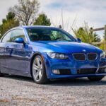 El BMW 335i E90/92 sigue siendo uno de los mejores secretos guardados en el mercado de coches de lujo de segunda mano. Con su motor turboalimentado de seis cilindros en línea N54, este sedán ofrece un rendimiento impresionante y una fiabilidad que no se refleja en su precio de mercado actual.