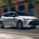 El Toyota Corolla es otro modelo que sobresale por su capacidad para mantener su valor con el tiempo. Este sedán económico y accesible es muy popular por su fiabilidad, eficiencia de combustible y bajo costo de mantenimiento. A pesar de su precio asequible, el Corolla ha demostrado ser capaz de mantener su valor mucho mejor que otros autos en su segmento. Con una depreciación de solo un 33% después de cinco años, el Corolla es una opción inteligente para aquellos que buscan un vehículo económico que no pierda su valor rápidamente.