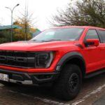 El Ford F-150 Hybrid parecía ser la solución ideal para quienes querían lo mejor de ambos mundos: la potencia de un camión con la eficiencia de combustible de un híbrido. Sin embargo, este modelo ha tenido graves problemas con el sistema de transmisión híbrido, lo que ha afectado su rendimiento. Los problemas con la transmisión y el sistema de propulsión híbrido han dejado a muchos conductores insatisfechos, especialmente cuando comparan su rendimiento con el de la versión convencional del F-150, que ofrece mayor fiabilidad en costos operativos y mantenimiento.