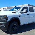 Aunque no se menciona en la lista anterior, Toyota continúa siendo sinónimo de fiabilidad en 2025. Los modelos como el Tacoma, 4Runner y Land Cruiser han estado demostrando su durabilidad durante décadas. Los motorizaciones V6 de Toyota y la robustez de sus transmisiones manuales y automáticas han sido las principales razones de su longevidad. Es común encontrar modelos con más de 300,000 millas funcionando sin mayores problemas.