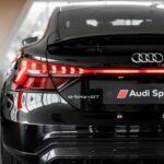 Audi es una marca reconocida por su diseño elegante y su tecnología avanzada. Sin embargo, los jubilados deben ser cautelosos con los problemas de fiabilidad que afectan a algunos modelos de Audi. A pesar de contar con características de vanguardia, las reparaciones pueden ser caras debido a la complejidad de sus sistemas. Los jubilados, que a menudo buscan vehículos fiables y de bajo mantenimiento, podrían encontrar que los costos asociados con la propiedad de un Audi son demasiado altos. Además, algunas alternativas más fiables y de menor costo pueden ofrecer una mejor relación calidad-precio para aquellos que están en su etapa de jubilación.