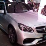 El Mercedes-Benz E63 AMG W212 es una de las opciones más interesantes para quienes buscan un sedán de lujo con un rendimiento espectacular. Equipado con un motor V8 de 6.2 litros o 5.5 litros biturbo, dependiendo del año y modelo, el E63 AMG ofrece una potencia de hasta 577 caballos de fuerza en su versión más reciente. Aunque originalmente este coche tenía un precio de casi 100.000 dólares, su valor ha caído lo suficiente en el mercado de segunda mano para que puedas encontrar modelos entre 27.000 y 30.000 dólares.