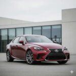 La Lexus IS 2026 es una opción deportiva de lujo que ha demostrado ser tan confiable como divertida de conducir. Su opción híbrida de tracción trasera proporciona un rendimiento eficiente, mientras que su manejo preciso y una aceleración ágil la hacen destacar en las pruebas de carretera. Además, el interior de la IS es lujoso y aislado del ruido, lo que la convierte en una opción ideal para quienes buscan confort en largos viajes sin sacrificar la diversión al volante. Con un precio inicial de alrededor de $41,000, la Lexus IS se posiciona como una excelente opción para quienes buscan un sedán deportivo sin la “drama” de otras marcas, como Toyota, pero con un nivel superior de lujo y rendimiento.