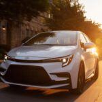 El Corolla es, directamente, una referencia histórica en fiabilidad. Su motor 2.0 de 169 CV, unido a un precio inicial de 22.175 dólares, lo convierte en uno de los coches más racionales y duraderos que se pueden comprar hoy en día.