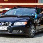 El Volvo V70 es una opción ideal para aquellos que buscan fiabilidad y seguridad en un solo paquete. Este familiar, que combina un diseño robusto con un confort sólido, está construido para durar, con muchos ejemplares que superan los 250,000 kilómetros sin mayor inconveniente.