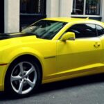 A pesar de los esfuerzos de General Motors, los vehículos de Chevrolet han sufrido durante años debido a sus sistemas eléctricos defectuosos. Modelos como el Equinox y el Blazer EV sufren fallos en el software y problemas con las baterías. Los mecánicos afirman que la arquitectura eléctrica de Chevrolet está fundamentalmente defectuosa, desde apagones en los sistemas de infoentretenimiento hasta drenajes fantasmas de las baterías. Las reclamaciones de garantía son frecuentes, pero las soluciones suelen requerir reemplazos completos del sistema. Los propietarios se sienten frustrados, ya que la fiabilidad de Chevy ha dejado de ser una constante.