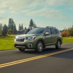 Precio típico de segunda mano (modelos 2020): 17.000–23.000 $
La posición de conducción alta y las grandes ventanillas facilitan la conducción en ciudad y en condiciones climáticas adversas. Su tracción total de serie y el práctico espacio de carga lo convierten en una opción confiable para cualquier clima o carretera.