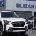 El Subaru Outback 2024 combina tracción total con un alto nivel de seguridad activa. Dispone de faros LED adaptativos, ocho airbags, control de crucero adaptativo con centrado de carril y asistente de mantenimiento de carril. Su reconocimiento como Top Safety Pick refuerza su reputación como uno de los SUV más seguros y versátiles.