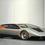 Aunque resulte extraño pensar en un Vauxhall de cuatro cilindros como superdeportivo, el XVR fue un concepto totalmente excepcional. Era un coupé biplaza de diseño extremo, con puertas de apertura superior y una carrocería muy alejada de cualquier modelo de producción de la marca. Solo uno de los tres prototipos llegó a funcionar, utilizando el motor slant-four, pero fue destruido tras ser vandalizado durante una exposición. El único superviviente forma hoy parte de la Vauxhall Heritage Collection.