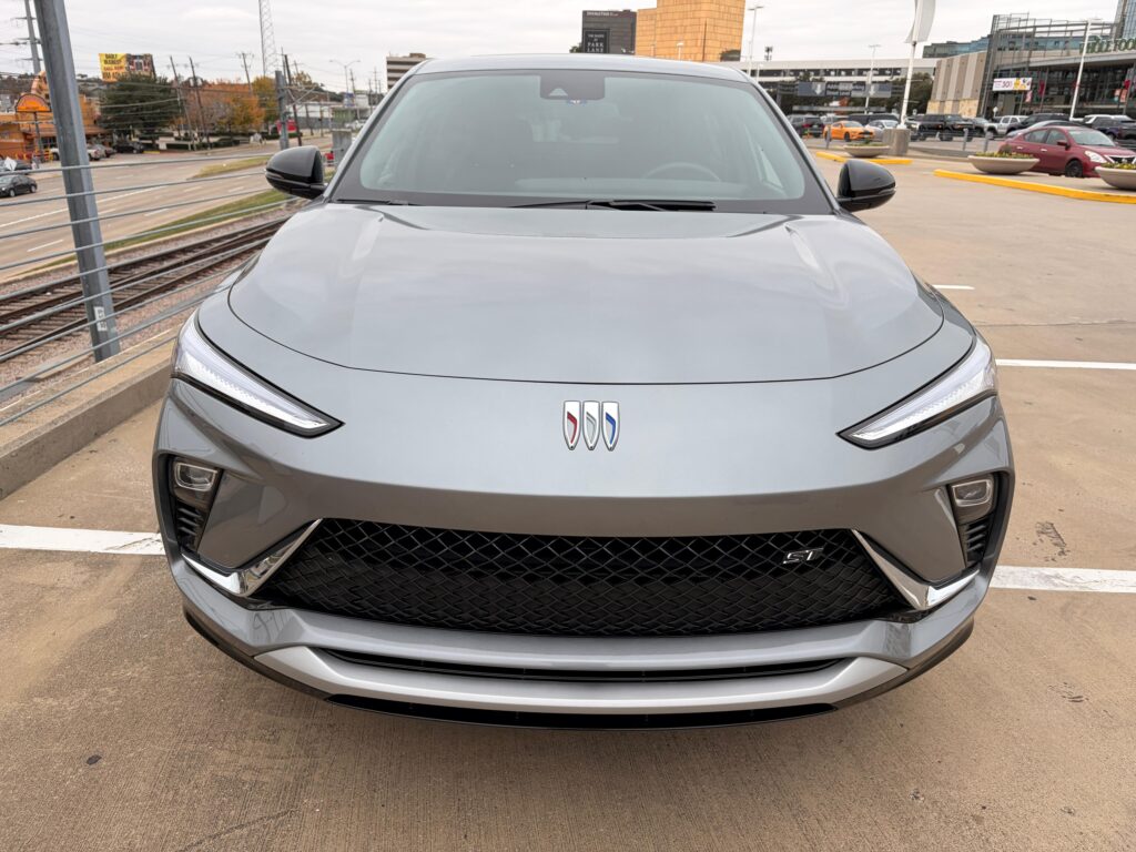 Frontal de un Buick Envista Sport Touring 2026