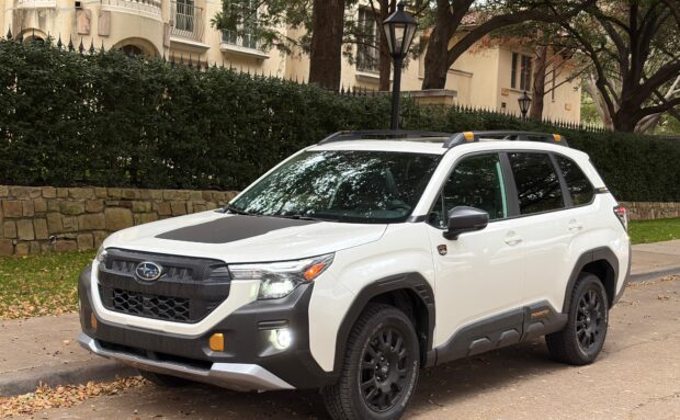 Frontal 3/4 de un Forester Wilderness 2026