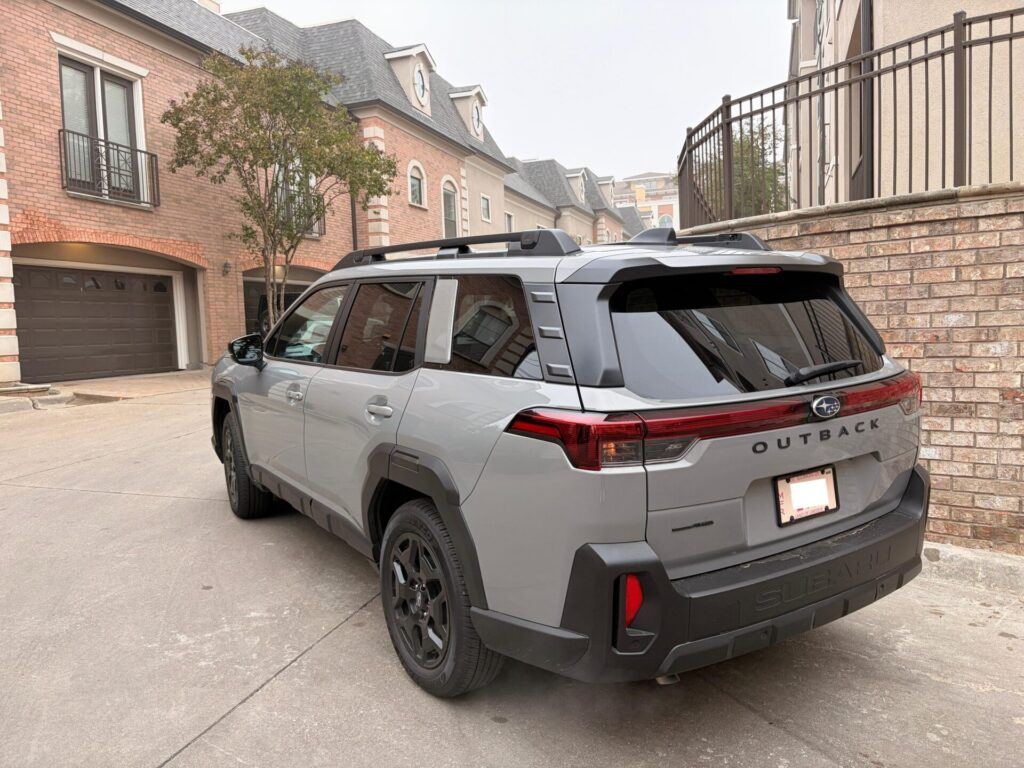 Trasera 3/4 de un Subaru 2026