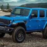 El Wrangler sigue siendo el todoterreno más auténtico de Estados Unidos. Su versión híbrida 4xe es más civilizada en carretera, aunque sigue lejos de ser un SUV lujoso o silencioso. Lo que lo hace único es su capacidad para ir a cualquier lugar en cualquier condición, con una experiencia “pura” de conducción off-road que pocos vehículos pueden igualar.