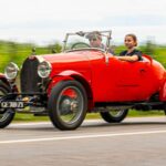 Aunque sus 807 unidades parecen pocas hoy, para Bugatti fue un éxito total. El Type 57, con 685 vendidos, ofrecía variantes tan diversas como roadsters y el icónico Atlantic. Incluso hoy, modelos como el Veyron o Chiron no alcanzan estos volúmenes.