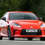 Deportivo ligero, tracción trasera y espíritu purista. El GR86 vive de la conexión con el conductor y pide a gritos una experiencia más expuesta. Con transmisión manual y ADN clásico, un techo abatible lo convertiría en un icono moderno del placer de conducción.