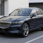 Tomando prestada la calma del futuro, el Electrified GV70 se mueve con suavidad casi distante. Cada detalle transmite progreso, aunque a veces demasiado contenido. Pese a todo, sigue sintiéndose más cercano a lo real que muchos de sus rivales.