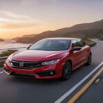 El Civic Si sigue siendo uno de los manuales más divertidos por debajo de los 35.000 dólares. El motor estira con ganas, la tracción delantera agarra mejor de lo esperado y en curvas se siente preciso. El espacio atrás es justo, pero la confiabilidad y la garantía reducen preocupaciones. Es fácil de usar todos los días.