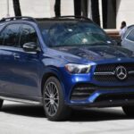 Si buscas elegancia alemana con espacio familiar, el GLE es una apuesta segura. Por este presupuesto puedes encontrar unidades 2021 o 2022 con kilometraje razonable. Destaca por su confort de marcha, tecnología avanzada y excelentes puntuaciones en seguridad, incluyendo el premio Top Safety Pick+. Mercedes ha tardado en renovarlo, lo que demuestra su solidez como producto.