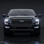 La F-150 se siente como la columna vertebral del trabajo pesado. Remolca con facilidad y se adapta a casi cualquier tarea. El consumo puede castigar el bolsillo, pero su versatilidad diaria lo compensa. Mantiene bien su valor de reventa y define lo que significa “vida de camioneta”.