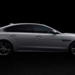 El Jaguar XF 2023 es un ejemplo de cómo combinar el lujo con un manejo deportivo. Su interior espacioso y su suspensión refinada lo convierten en una opción atractiva para quienes buscan una conducción cómoda y dinámica. Sin embargo, a pesar de sus buenas prestaciones, no destaca en cuanto a la relación calidad-precio. En comparación con otros sedanes de lujo de su categoría, muchos competidores ofrecen una lista de equipamiento más completa por un precio similar. El Jaguar XF sigue siendo un buen coche, pero no está a la altura de otras opciones más equilibradas en su segmento.