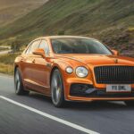 Una limusina de lujo con motor W12 biturbo de 626 CV. Combina silencio, confort extremo y una aceleración que sorprende para su tamaño y peso.