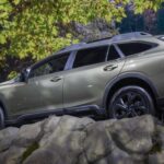 El Outback, lanzado en 1994, es el Subaru más vendido y uno de los más fiables. Con tracción total y buena altura al suelo, se mantiene en la carretera muchos años con un mantenimiento adecuado. iSeeCars le da un 8,8/10 en fiabilidad y lo considera el SUV más duradero de su categoría.