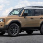 La nueva generación vendida en Estados Unidos se basa en el Land Cruiser Prado y utiliza un sistema híbrido i-FORCE MAX 2.4 turbo. Es más eficiente que el antiguo V8, pero también más complejo y con cambio automático obligatorio.