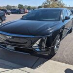 Cadillac es sinónimo de lujo, pero lo que muchos no saben es que sus vehículos modernos son también altamente confiables. A pesar de su diseño elegante, Cadillac se asegura de no complicar demasiado las cosas, lo que hace que sus autos sigan siendo usables y de fácil mantenimiento. Los autos de Cadillac cuentan con sistemas de suspensión refinados y motores mejorados, lo que les permite ofrecer un rendimiento duradero. Con el paso de los años, los vehículos de esta marca se han consolidado como una elección sólida para aquellos que buscan un automóvil de lujo que no requiera reparaciones frecuentes.

Los modelos de Cadillac son mecánicamente robustos, lo que los convierte en una excelente opción para quienes buscan un vehículo que se mantenga en buen estado durante muchos años.