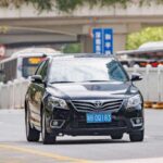 Toyota prioriza diseños probados y duraderos antes que soluciones complejas. Esta filosofía permite que modelos como el Camry mantengan un rendimiento fiable durante muchos años.