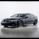 El Pontiac G8 GXP parecía un sedán normal hasta que se exigía más. De repente mostraba un carácter fuerte, con un filo inesperado para un coche tan discreto. Quería atención y casi la conseguía, pero su corta vida en el mercado lo convirtió en un modelo casi olvidado, todavía apreciado por quienes lo condujeron.