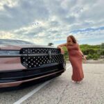 El Navigator Black Label sorprendió incluso a los más jóvenes de la familia. Con asientos con masaje, climatización independiente y un panel panorámico de 48 pulgadas, ofrece confort absoluto para todos. Su presencia y diseño elegante hacen que conducirlo sea una experiencia única, aunque su precio superior a 118.000 € lo convierte en una opción aspiracional.