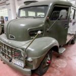 Aunque no fue el primer 4x4, la Marmon-Herrington llevó esta tecnología a vehículos ligeros de uso civil y militar, usando un chasis de camión Ford de media tonelada. Popular en el ejército estadounidense y la incipiente industria petrolera, sentó las bases para la adopción masiva de la tracción total.
