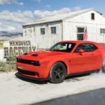 Muscle car puro, diseño retro y motores V8 que suenan a gloria. Resulta inexplicable que un coche tan ligado al verano y a la cultura americana no tenga versión convertible. En los 70 existió… y hoy la necesita más que nunca.