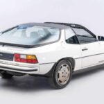 El 924 Turbo Targa de 1979 exploró un techo desmontable manual inspirado en el 911 Targa. Aunque no llegó a producción, sirvió como base para futuros Cabriolet 944 y 968.